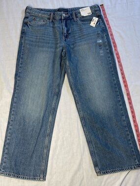 Aeropostale Men's Relaxed Jeans in Medium Blue Wash